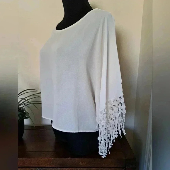 ❤️ Monteau Cream Blouse with crochet back - Picture 3 of 11